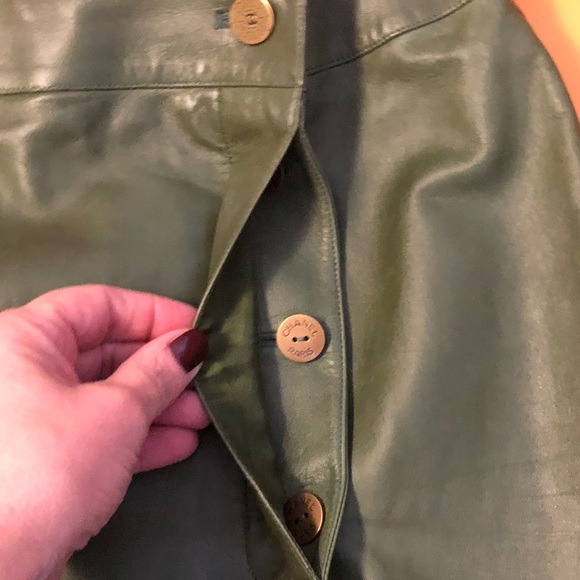 Chanel authentic lamp skin leather green skirt. - Picture 2 of 6